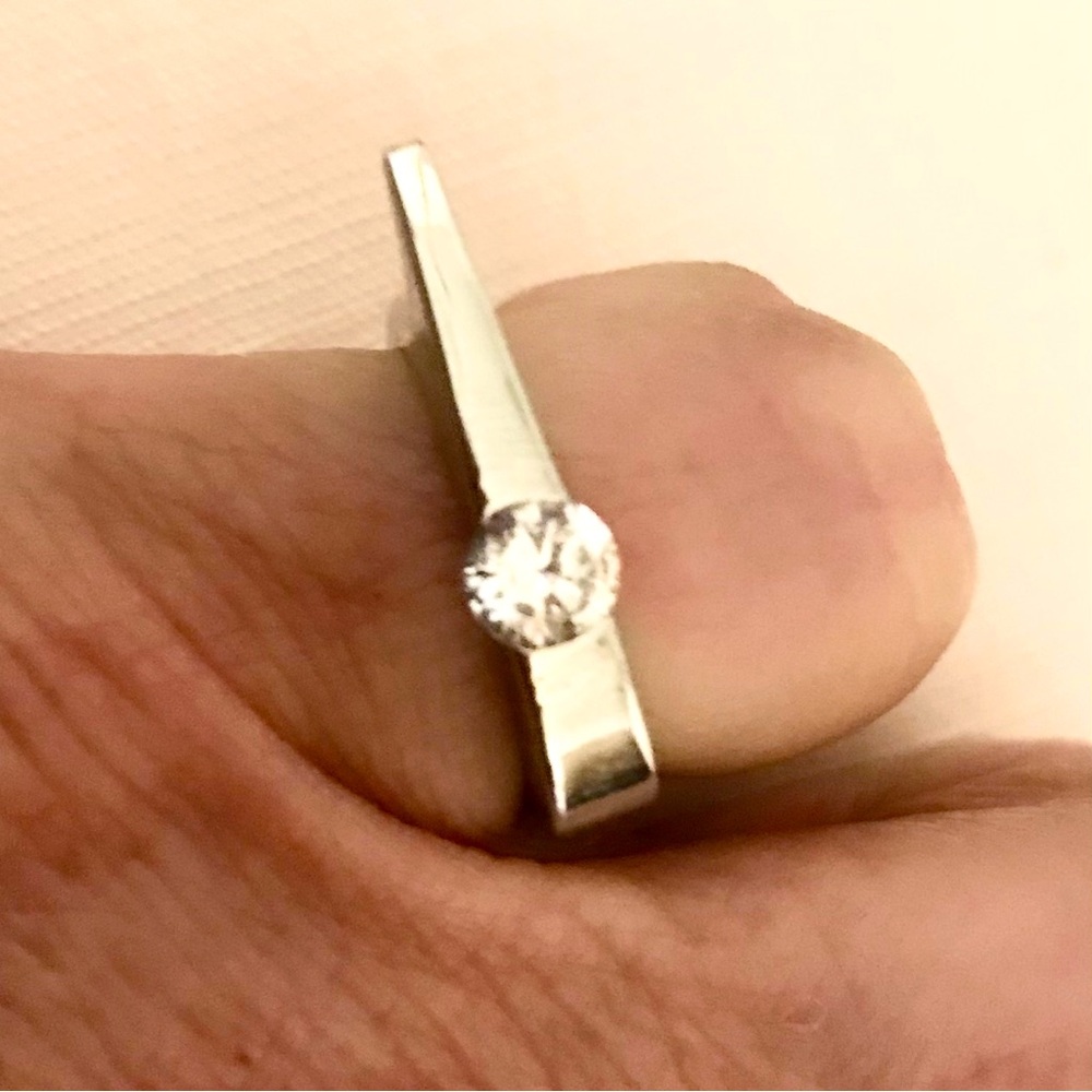 Sterling Silver Solitaire Modern Ring Size 6